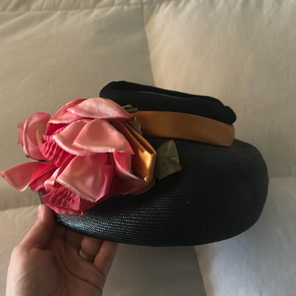 Ladies 1950’s vintage black hat with pink flowers